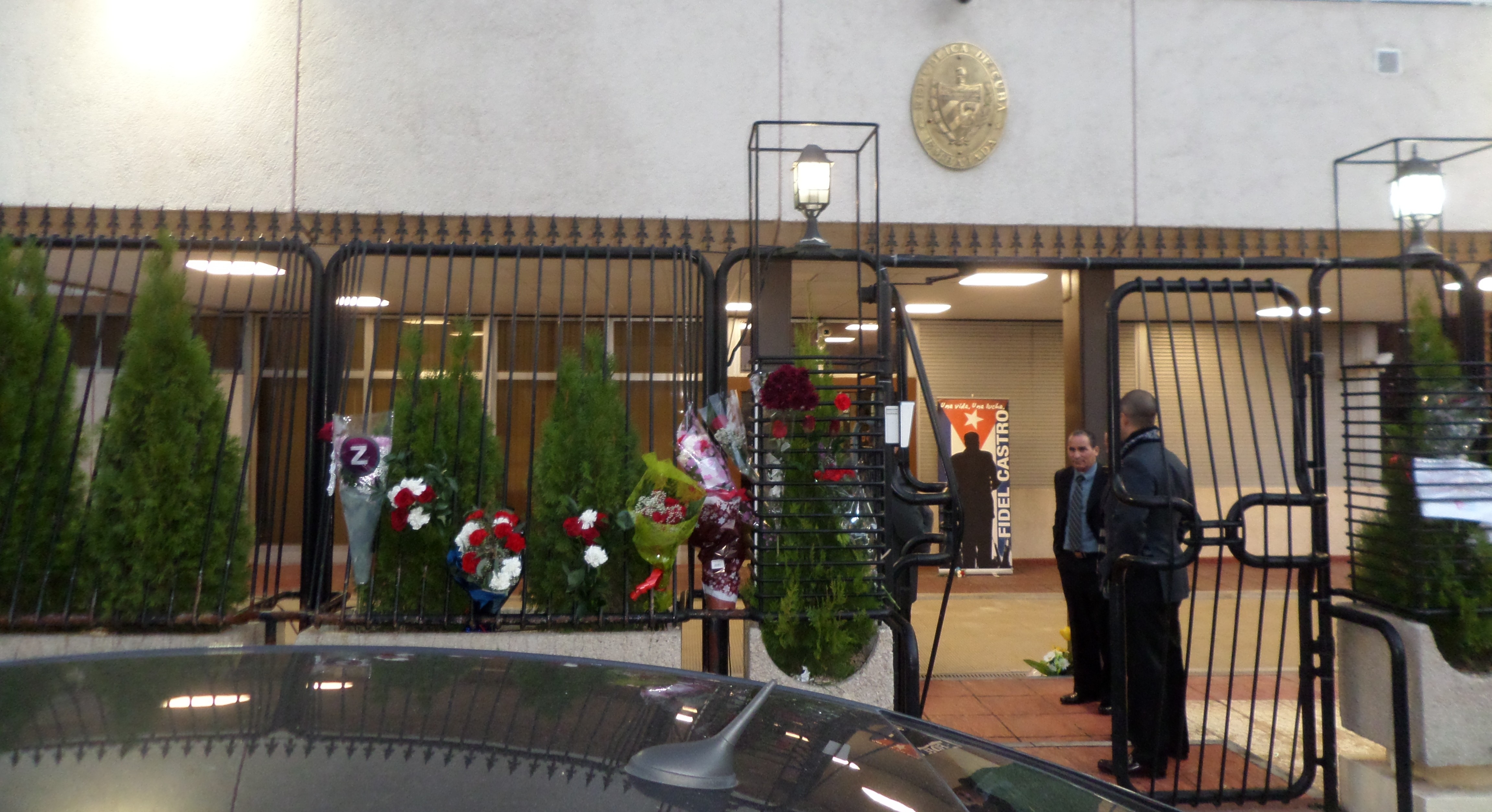 El camarada Secretario General del Partido Comunista Obrero Español, Francisco Barjas, ha acudido al Consulado de Cuba en Sevilla para dar personalmente el pésame ante el fallecimiento del Comandante Fidel…